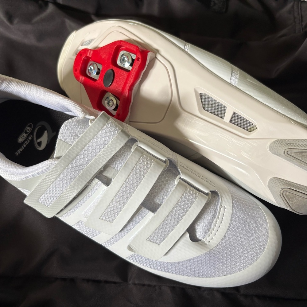 NEW Pearl Izumi White Cycling Shoes with Velcro Closure and Delta Cleats